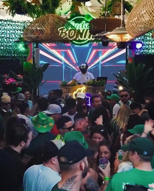 Noche de música en vivo en Ciudad Bonita: DJ y fiesta paisa